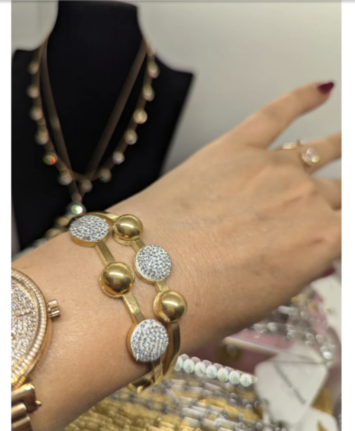 Armreif mit funkelnden Kristallen ideal für's Geschenk