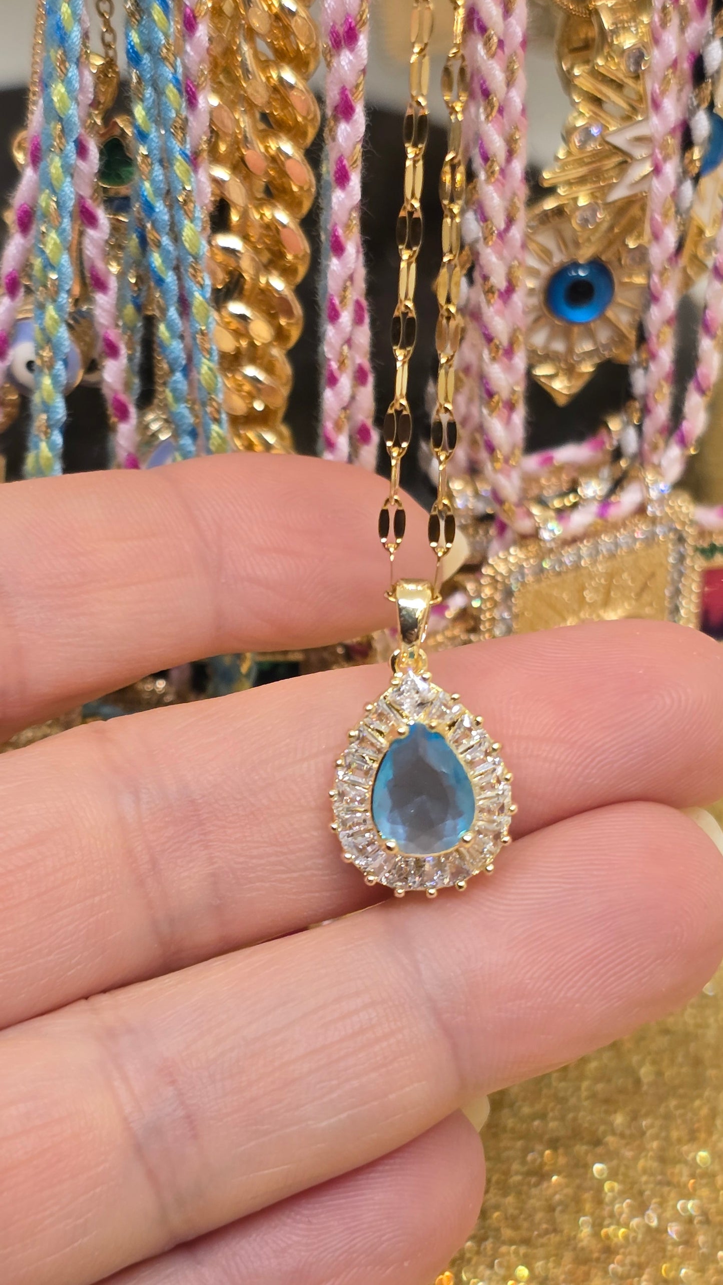 Tropfenhalskette mit blauem Stein - Edelstahl