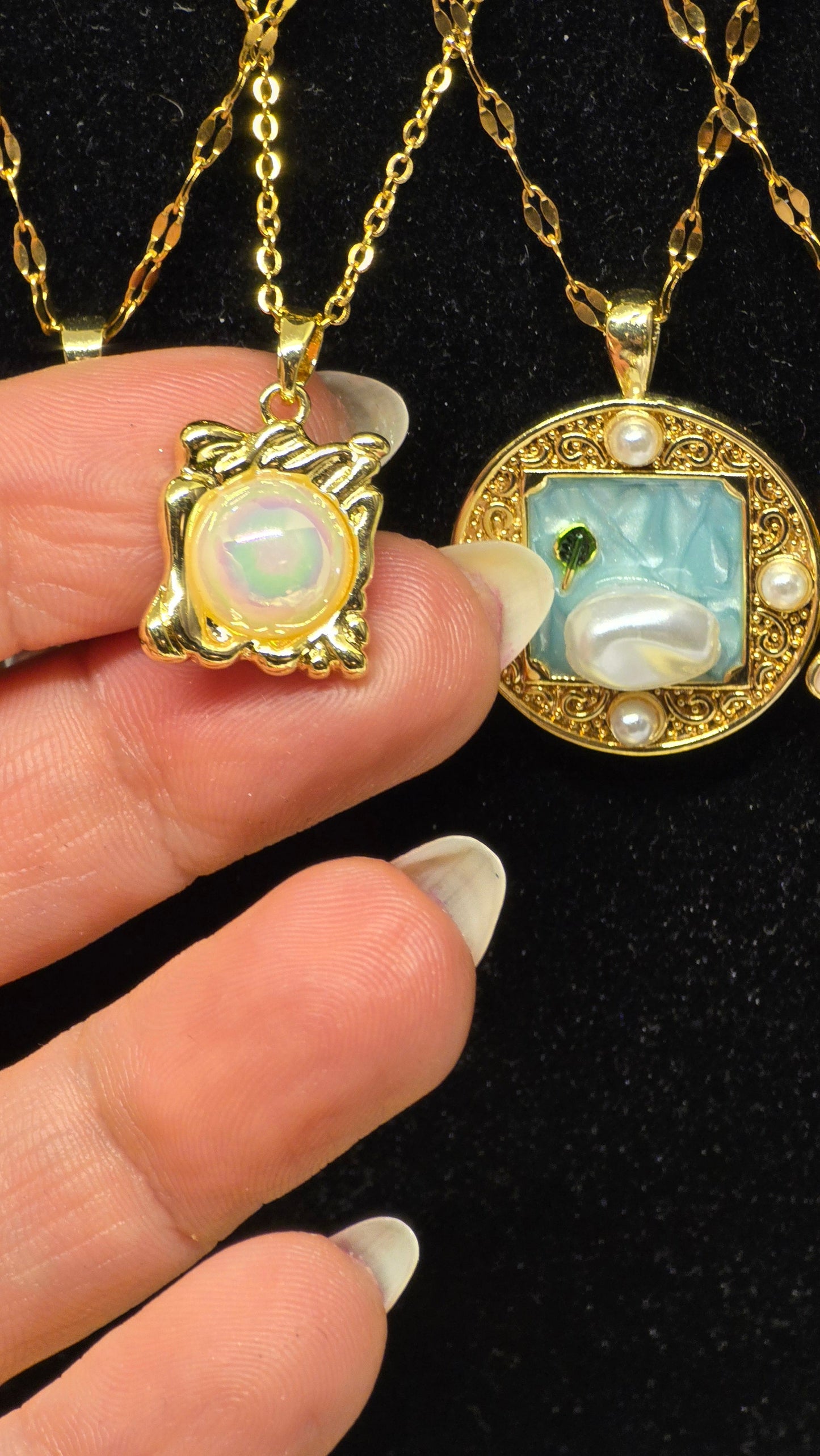 Vintage pearl necklace with gemstone pendant - Oriental design | 18K gold plated
