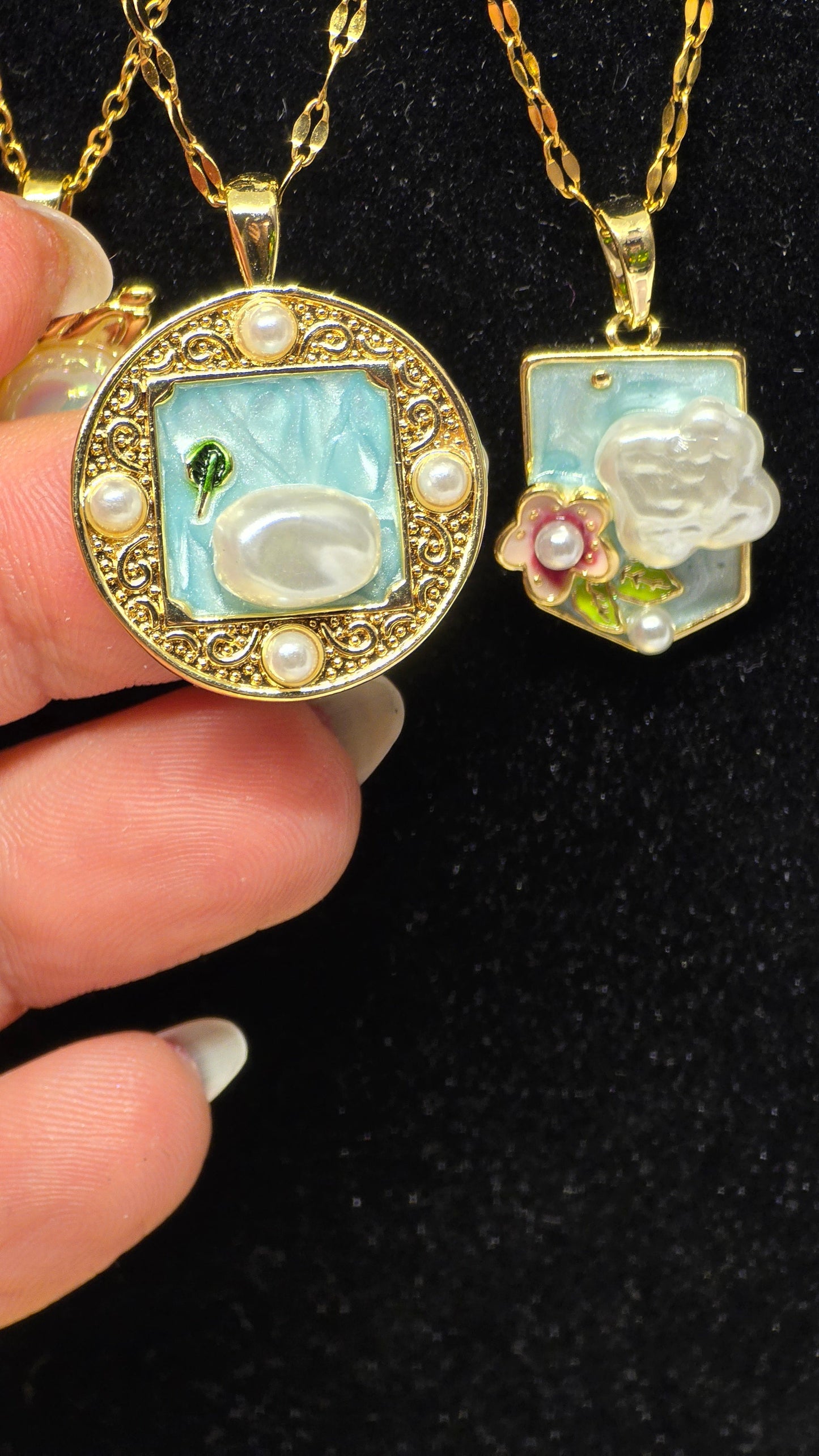 Vintage pearl necklace with gemstone pendant - Oriental design | 18K gold plated