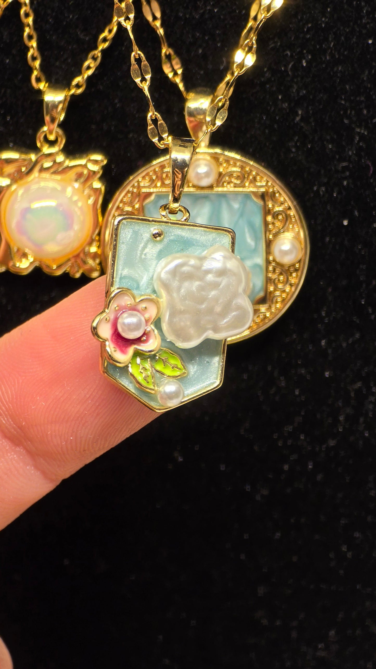 Vintage pearl necklace with gemstone pendant - Oriental design | 18K gold plated