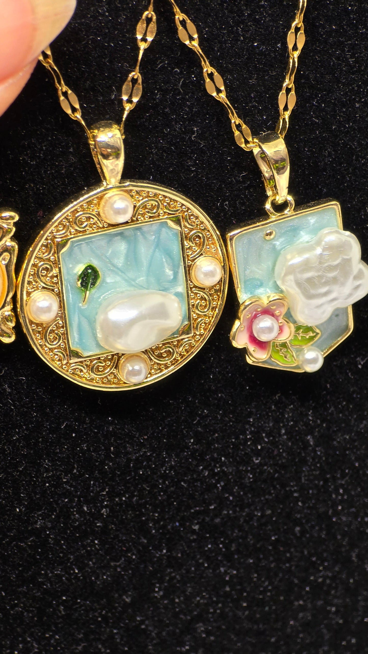 Vintage pearl necklace with gemstone pendant - Oriental design | 18K gold plated