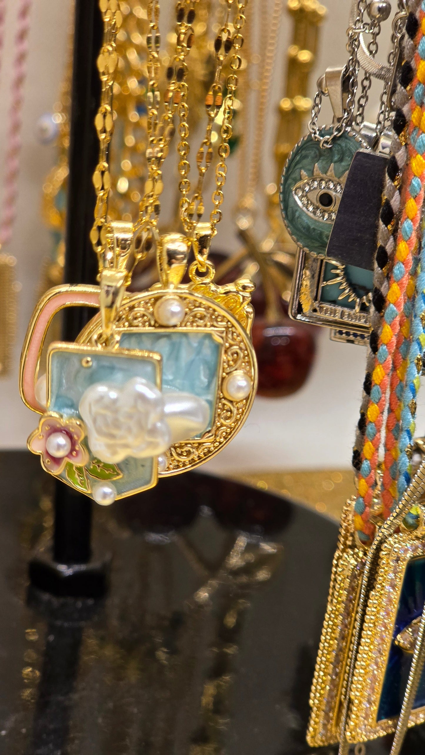 Vintage pearl necklace with gemstone pendant - Oriental design | 18K gold plated