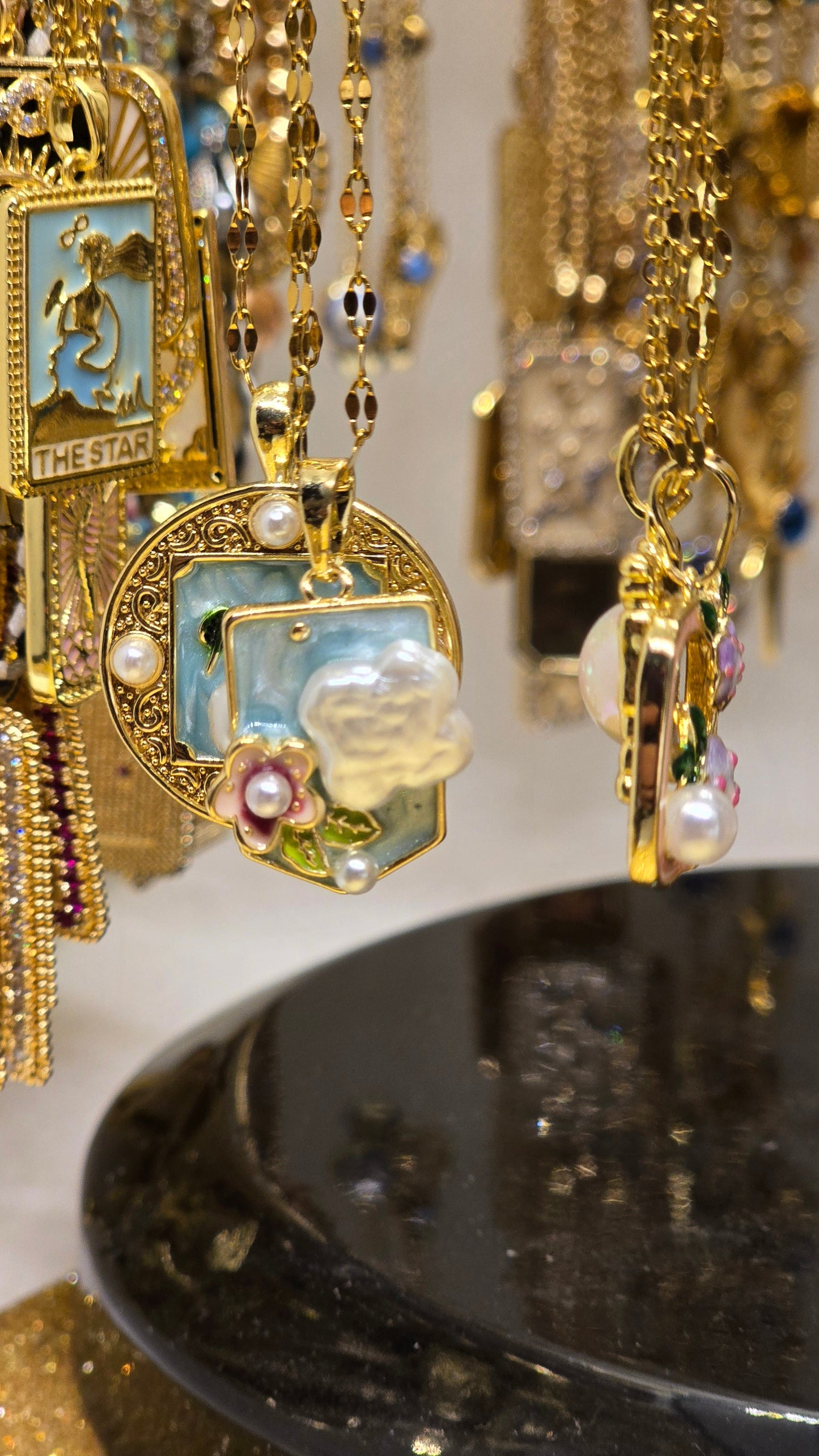 Vintage pearl necklace with gemstone pendant - Oriental design | 18K gold plated