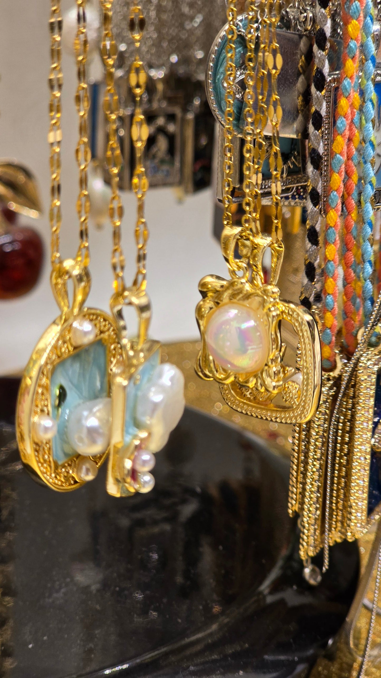 Vintage pearl necklace with gemstone pendant - Oriental design | 18K gold plated