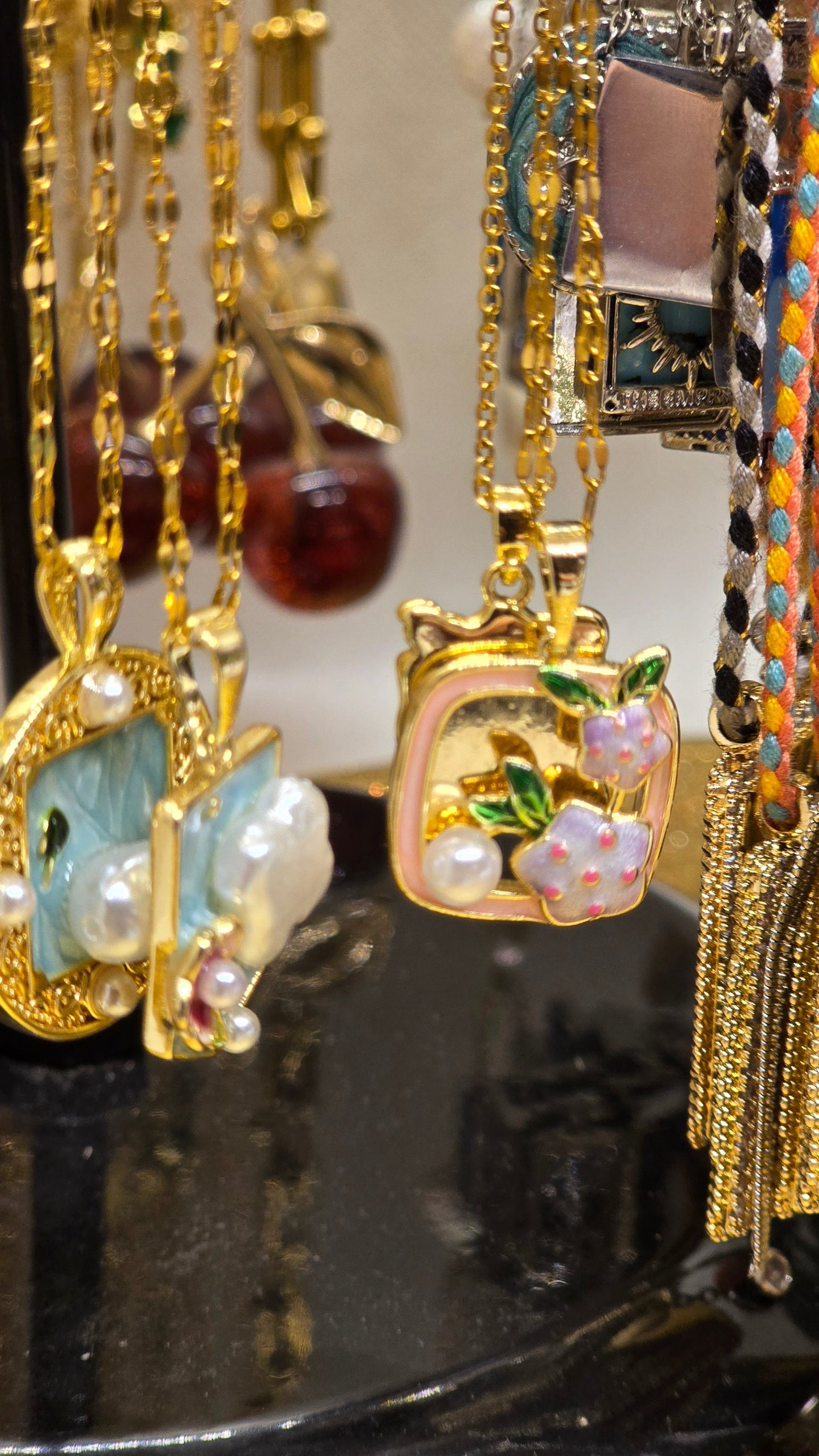 Vintage pearl necklace with gemstone pendant - Oriental design | 18K gold plated