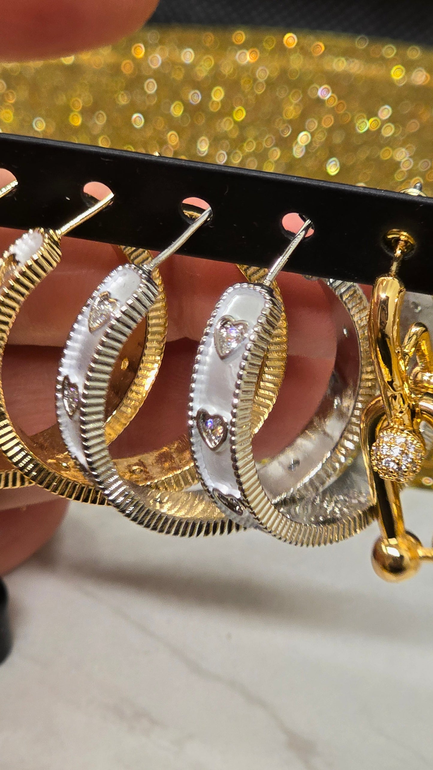 Herz Zirkonia Creolen – Gold & Silber | Luxus Emaille Ohrringe
