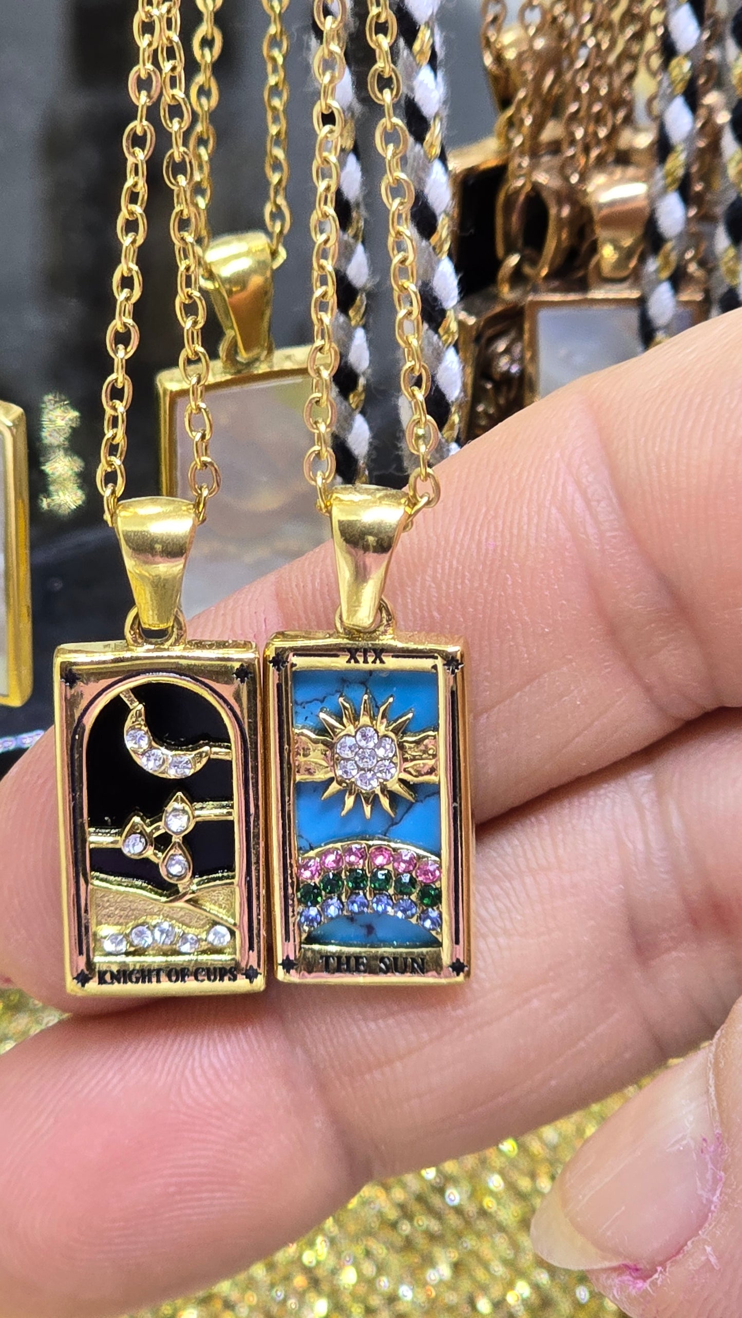 Tarot Karten Charms Halskette 18K Vergoldet – Sonne, Mond & Zodiakzeichen