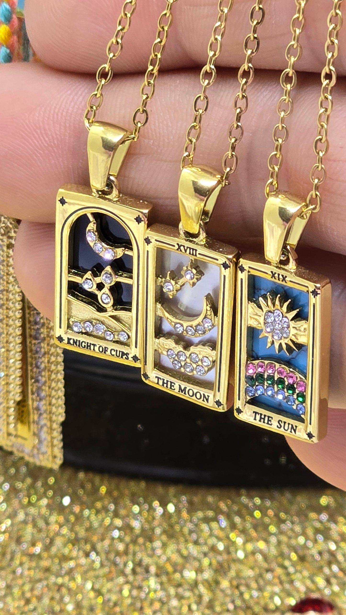 Tarot Karten Charms Halskette 18K Vergoldet – Sonne, Mond & Zodiakzeichen