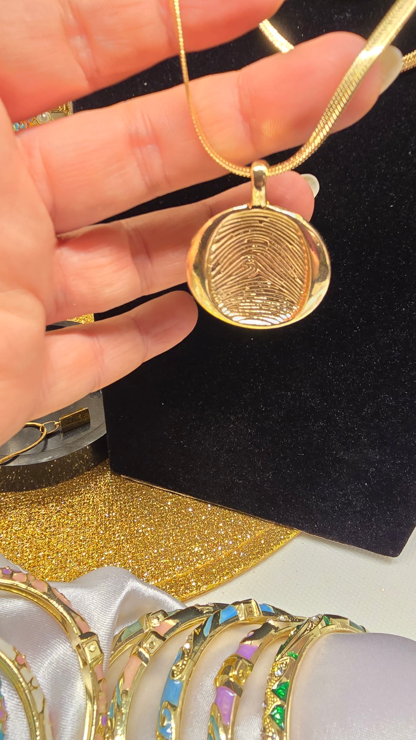 Gold Layered Snake Chain Halskette mit rundem Fingerabdruck Anhänger