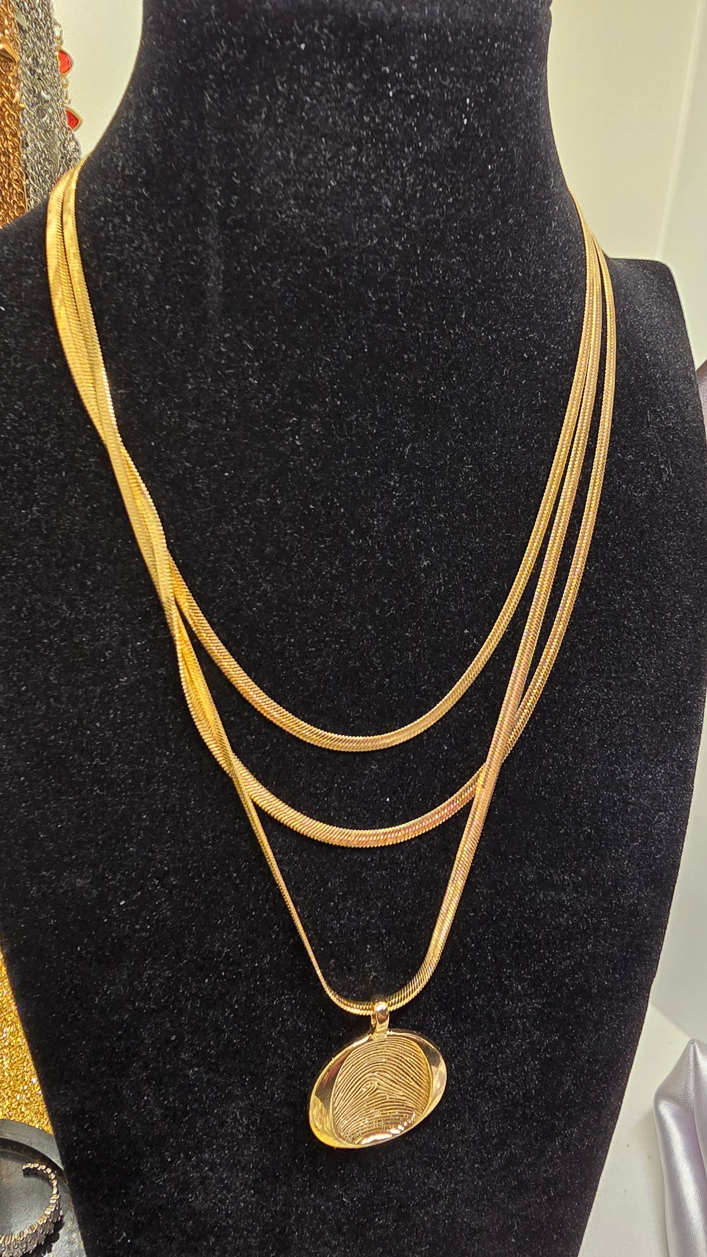 Gold Layered Snake Chain Halskette mit rundem Fingerabdruck Anhänger