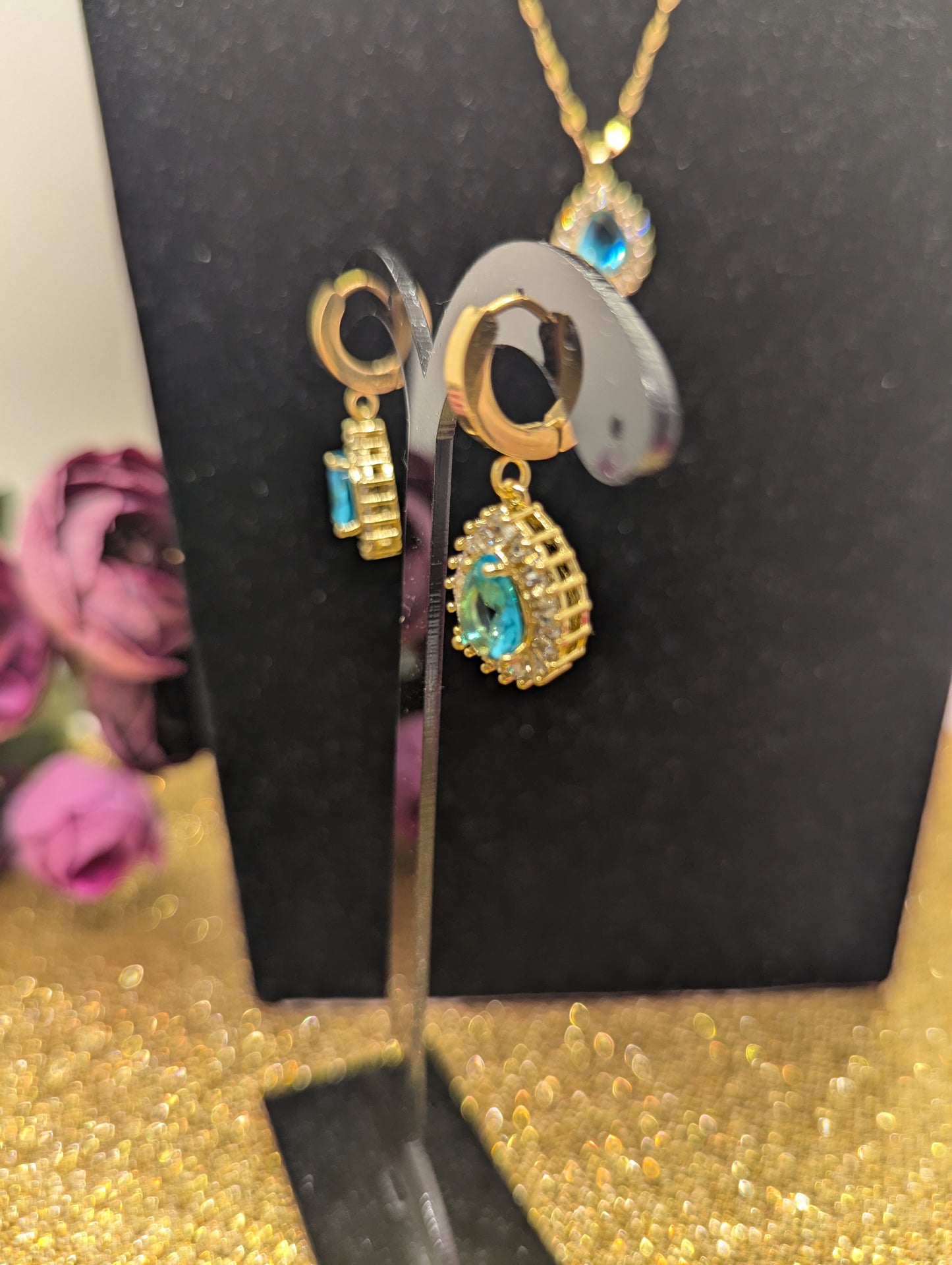 Tropfenhalskette mit blauem Stein - Edelstahl