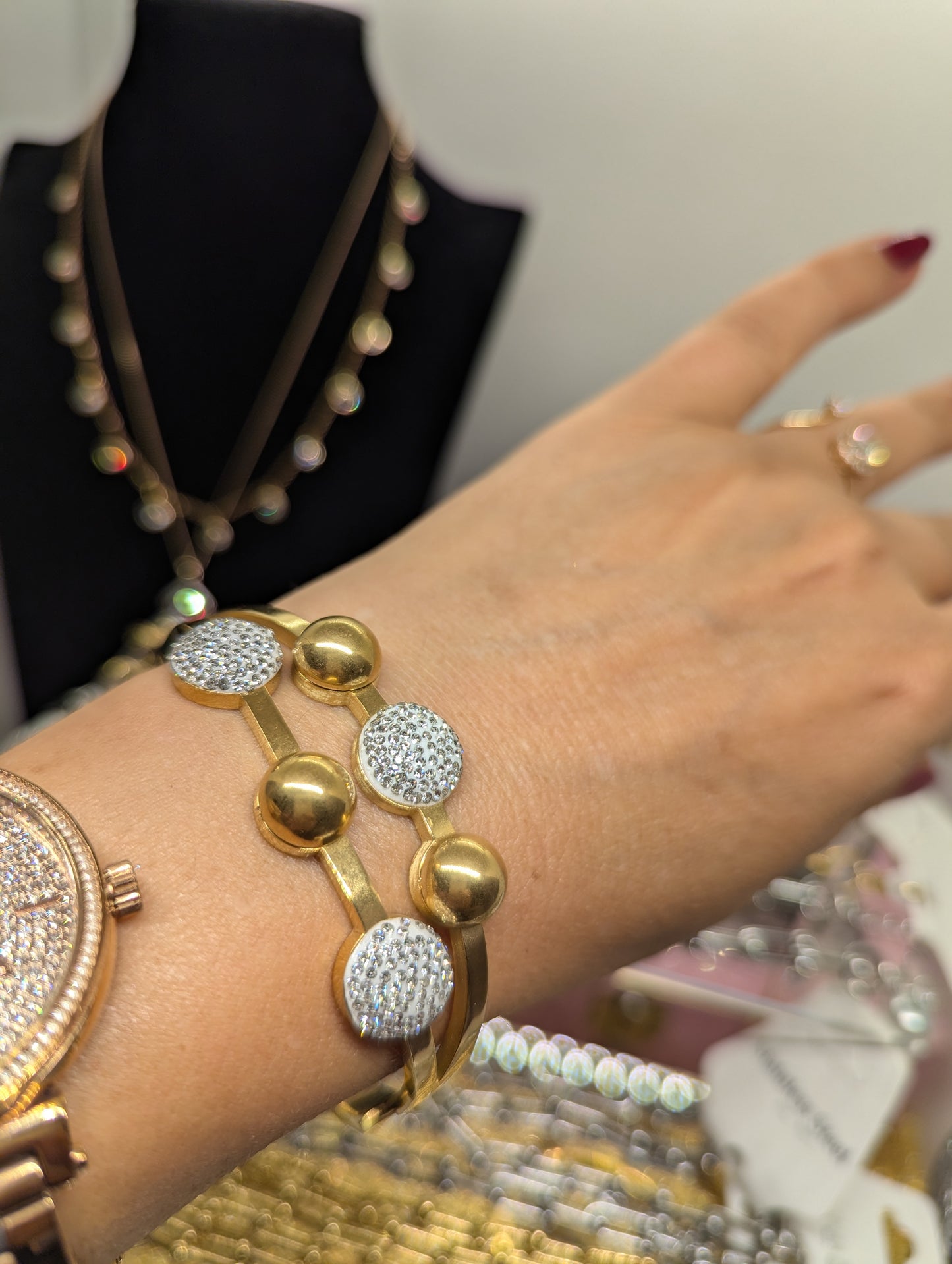 Armreif mit funkelnden Kristallen ideal für's Geschenk