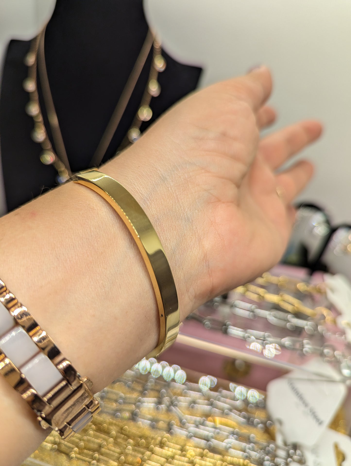 Armreif mit funkelnden Kristallen ideal für's Geschenk