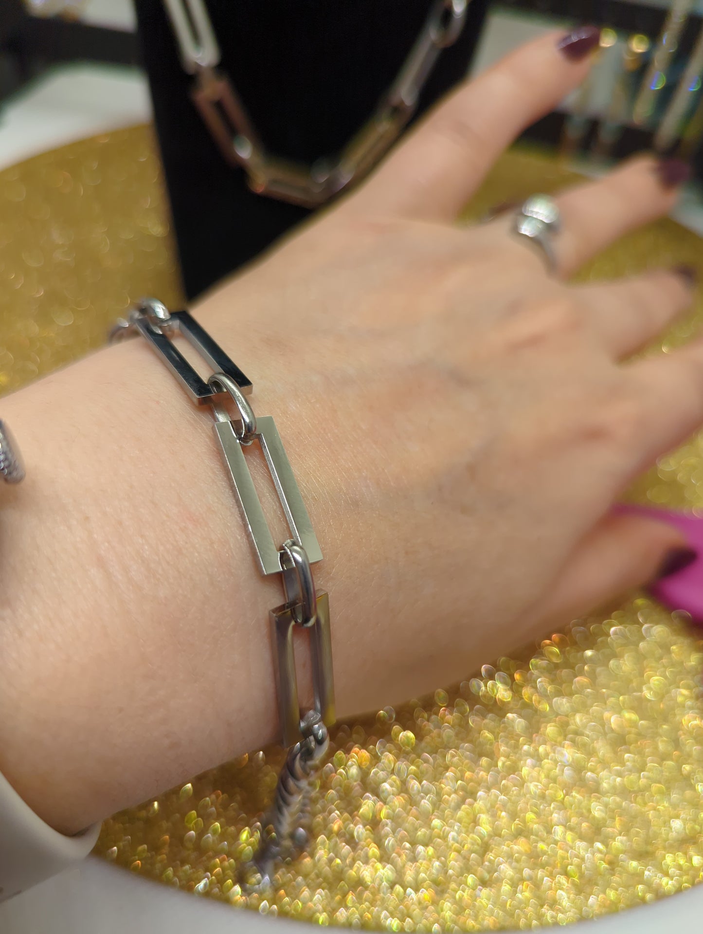 Edelstahl-Kettenarmband, trendiges Schmuckstück im Büroklammer-Stil, ideal als Geschenk