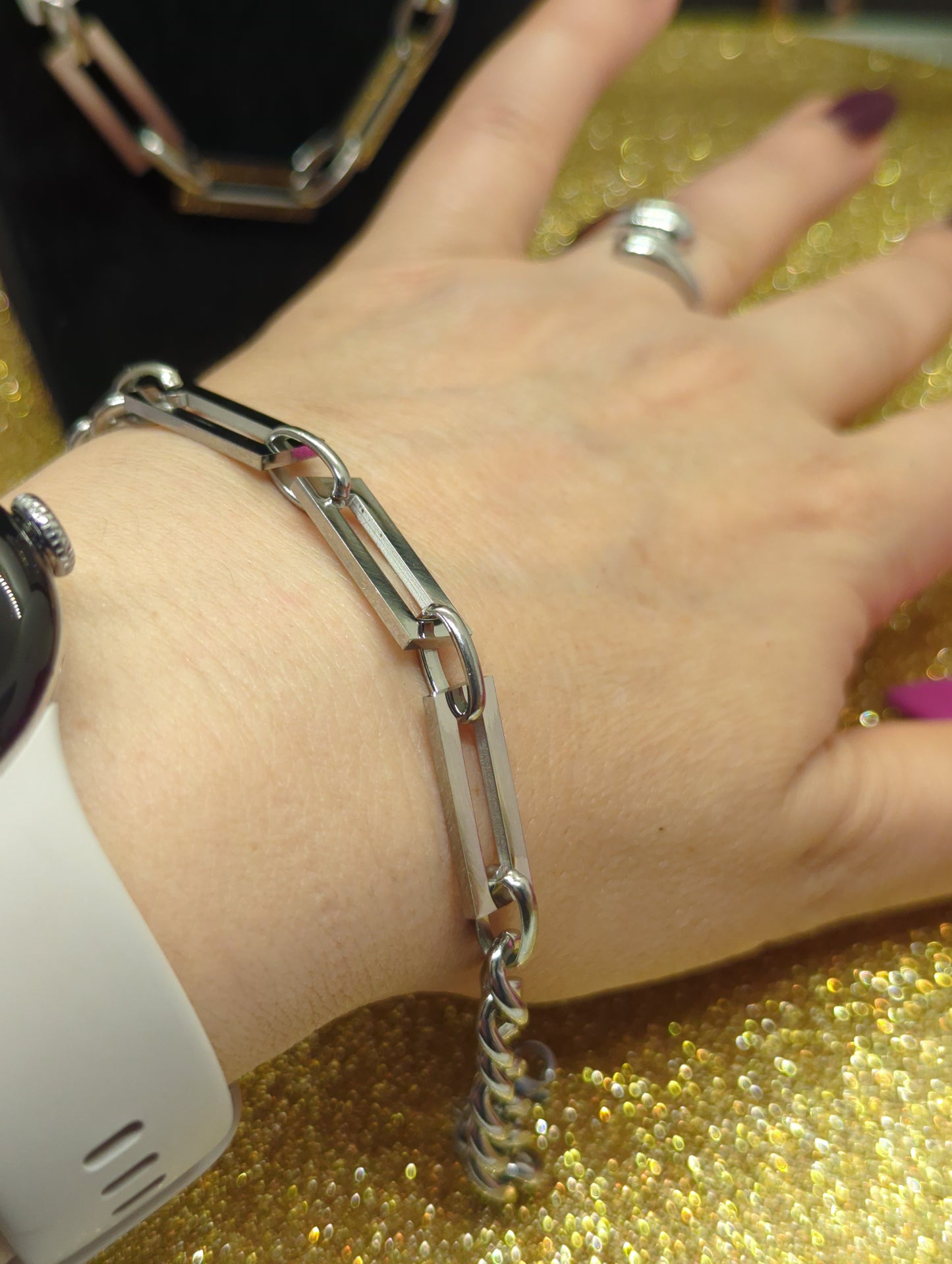 Edelstahl-Kettenarmband, trendiges Schmuckstück im Büroklammer-Stil, ideal als Geschenk